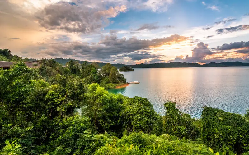 3 Resort Dalam Hutan Hujan Tropika Yang Anda Perlu Cuba Di Sarawak