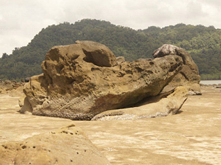 8 Kisah Batu Misteri yang terdapat di Sarawak