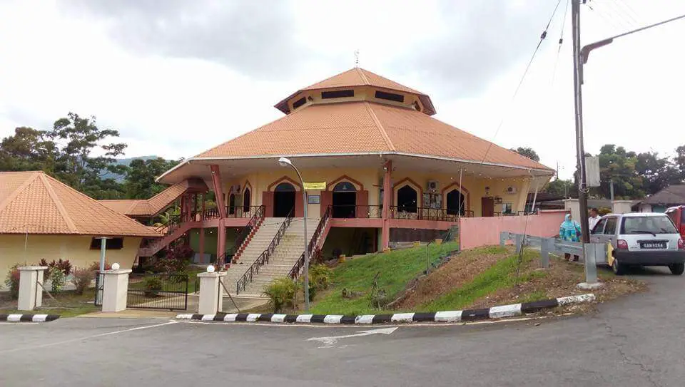 Ambil Dan Beri Barang Keperluan Secara Percuma Di Masjid Serian