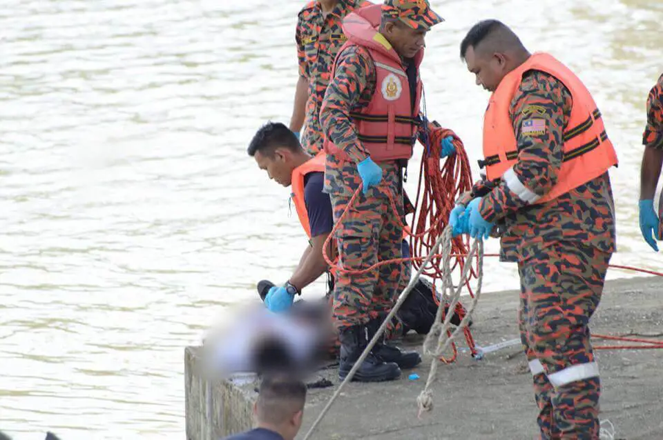 Remaja Meninggal Dunia Selepas Terjatuh Dari Jambatan Darul Hana Remaja Meninggal Dunia Selepas Terjatuh Dari Jambatan Darul Hana