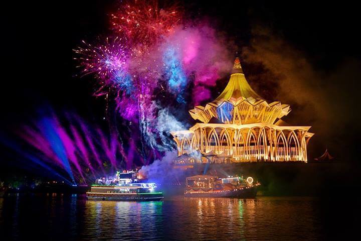 Port Cun Untuk Menonton Bunga Api New Year Di Kuching