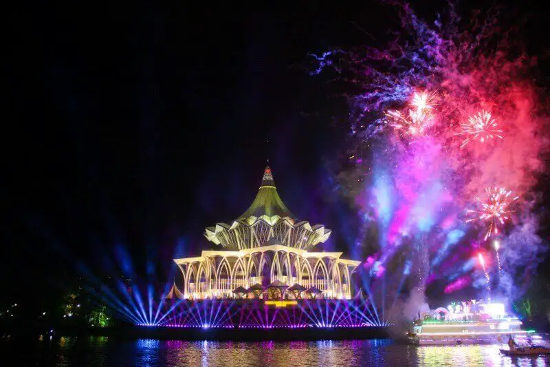 Port Cun Untuk Menonton Bunga Api New Year Di Kuching