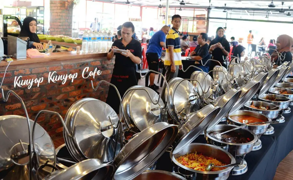 3 Port Nasi Campur Yang Anda Perlu Cuba Di Kuching