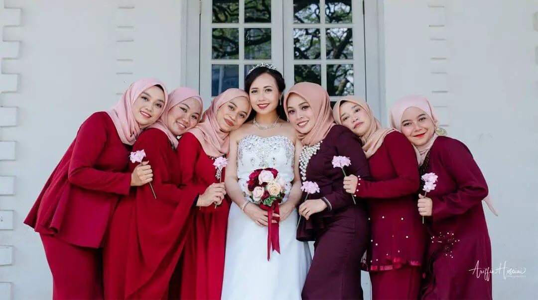 Di Kuching, 6 gadis Muslim jadi ‘bridesmaids’ perkahwinan dalam gereja