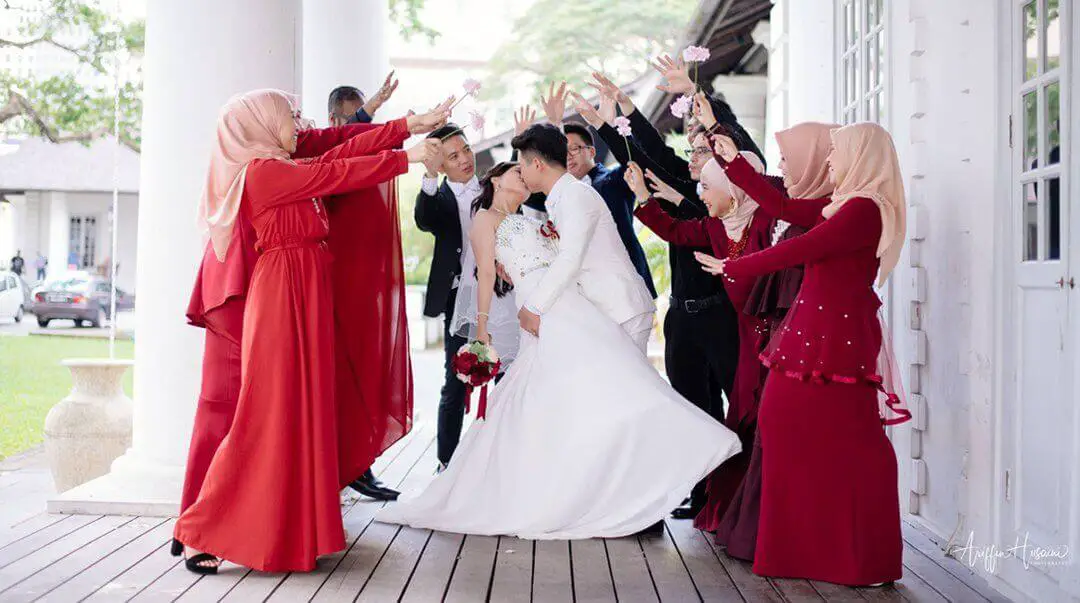 Di Kuching, 6 gadis Muslim jadi ‘bridesmaids’ perkahwinan dalam gereja