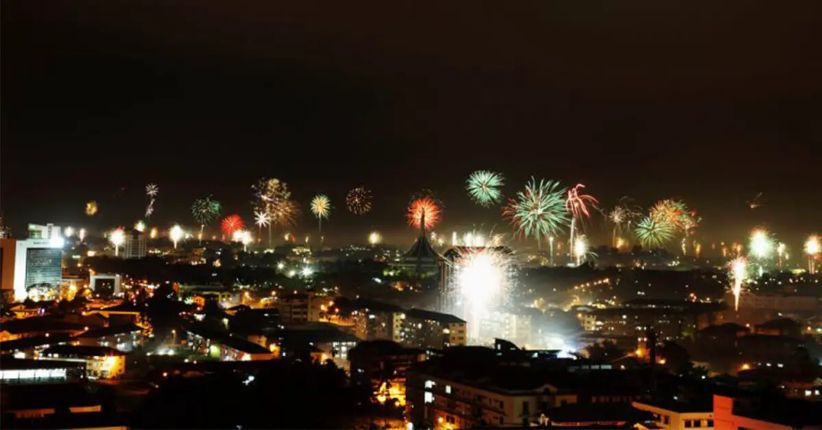 Port Cun Untuk Melihat Bunga Api Chinese New Year Di Kuching