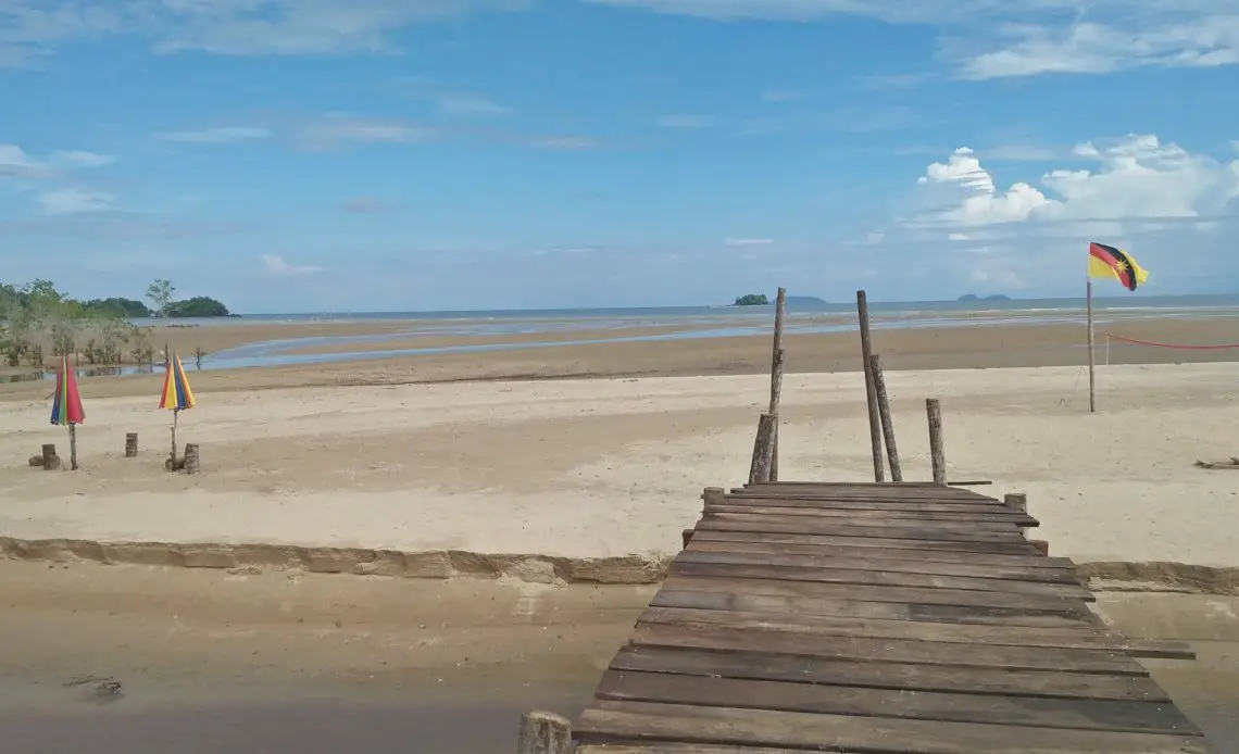5 Pantai Yang Anda Mesti Kunjungi Di Lundu Dan Sematan