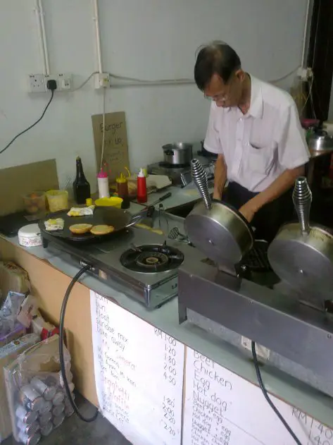 Kenali Stall Uncle Libra, Pembuat Burger Legend Area St. Thomas