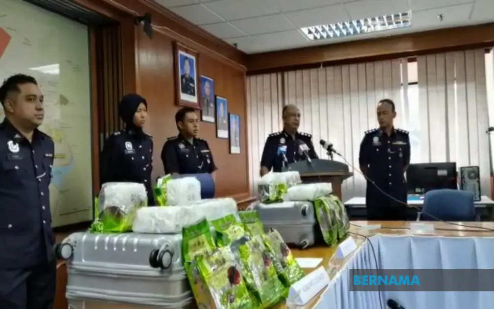 2 Keldai Dadah Kantoi Di KLIA2, Cuba Bawa Dadah 11.6 KG Ke Sarawak