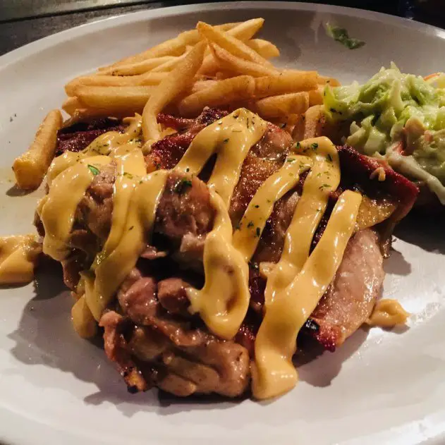 Restoran Western Terkenal Di Kuching, Sharing Kini Dibuka Di Nilai