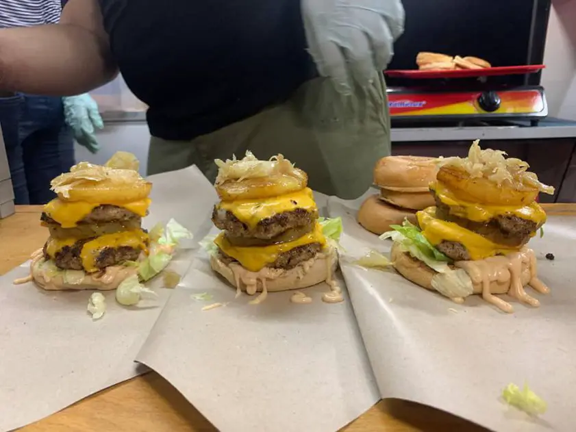 Rahsia Di Sebalik Yellow Burger Yang Dulunya Sering Mendapat Kritikan